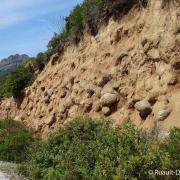 Chaos granitique (région du Cap de Fer, El Marsa, Algérie) – érosion par ruissellement.